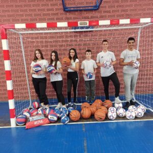 СПОРТСКА ОПРЕМА КАО НАГРАДА КОНТИНУИРАНЕ САРАДЊЕ СА САВЕЗОМ ЗА ШКОЛСКИ СПОРТ СРБИЈЕ