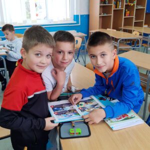Илустративна књига ,,Пажљивко” додељена првацима