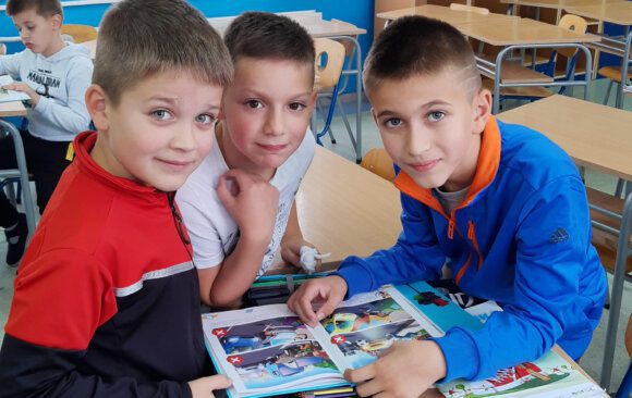 Илустративна књига ,,Пажљивко” додељена првацима