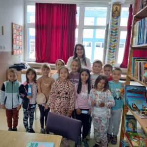 Посета првака школској библиотеци