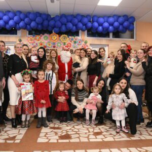 Додела пакетића малишанима запослених радника наше школе
