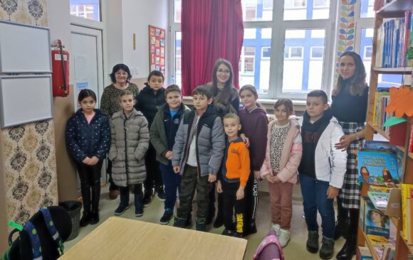 Ученици издвојених одељења из Доброводице, Прњавора и Црног Кала у посети библиотеци