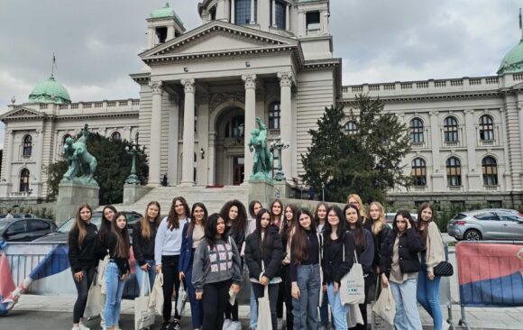 Обележавање међународног дана девојчица у ИКТ-у Посета Народној скупштини и компанији ,,Микроелектроника”