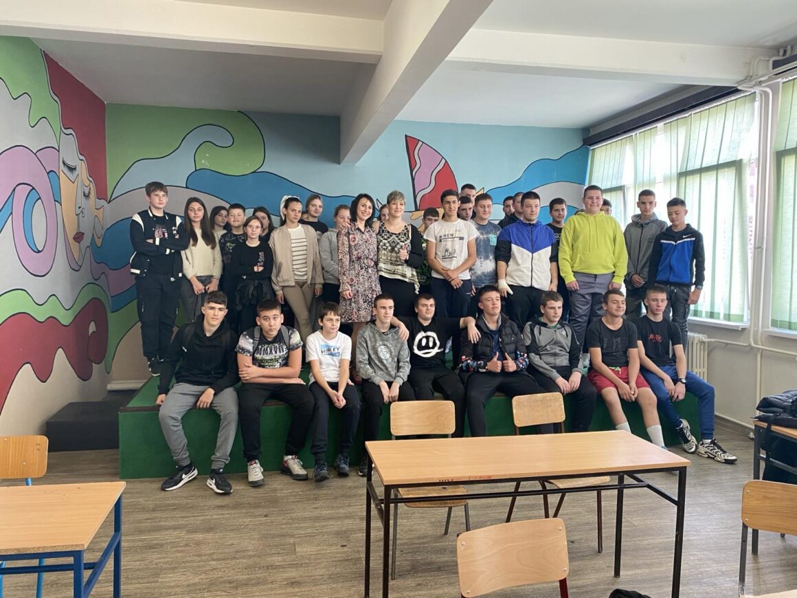 S7 Narodna biblioteka ,,Vuk Karadžić” + Srednja škola ,,Nikola Tesla” + Osnovna škola ,,Sveti Sava” = Predavanje o toleranciji