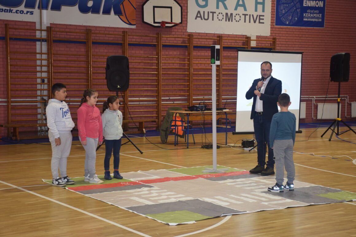 DSC_0190 Предавање о безбедности у саобраћају на тему: ,,Деца пешаци: Правилно и безбедно прелажење улице”