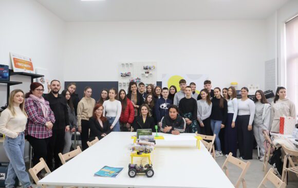 Инспиративна посета: Наши осмаци у Средњој школи ,,Никола Тесла“