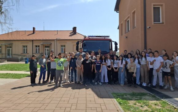 Ватрогасци у посети издвојеном одељењу у Бадњевцу