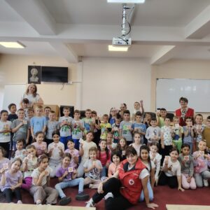 Од првог разреда хумани и солидарни: Наши прваци свечано примљени у подмладак Црвеног крста